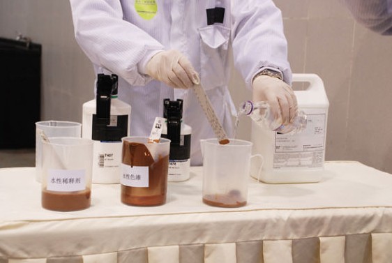 水性涂料只用水就可以溶解开来