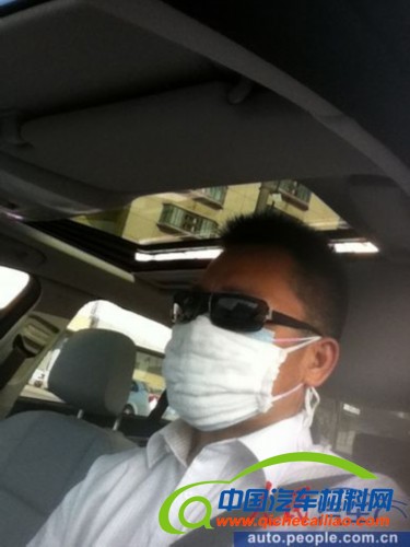 北京奔驰C甲醛超标4倍多 车主戴口罩开车
