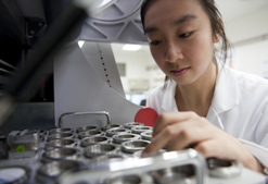 低排放表面材料营造健康车内空气环境