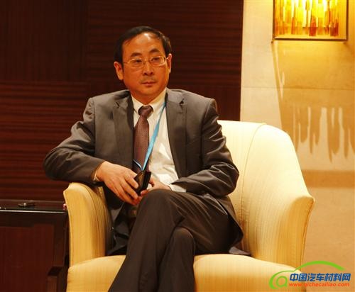 张进华: 新能源汽车发展 中国跟国际水平差距明显