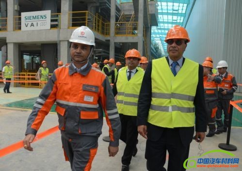 与会领导及嘉宾参观工厂