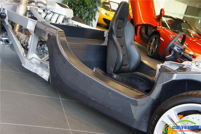 终极轻量化 解析迈凯伦碳纤维移动底盘