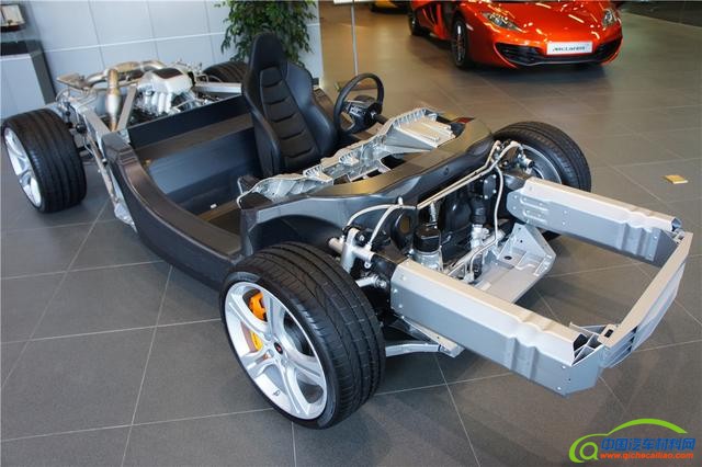 终极轻量化 解析迈凯伦碳纤维移动底盘