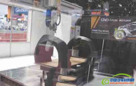 图2：为了消除层叠造型所产生的表面凹凸(高低差)，用5轴控制MC进行了精加工。