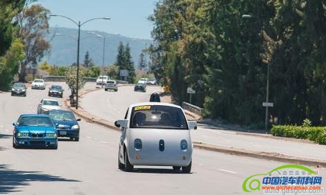 狼来了！谷歌无人车上路 推进自动驾驶发展