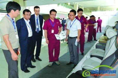 韩国韩华集团日前在江淮汽车公司举办汽车新型材料展示，并和江淮汽车公司举办了汽车材料交流会，双方技术人员一起探讨了世界汽车材料的应用和发展。