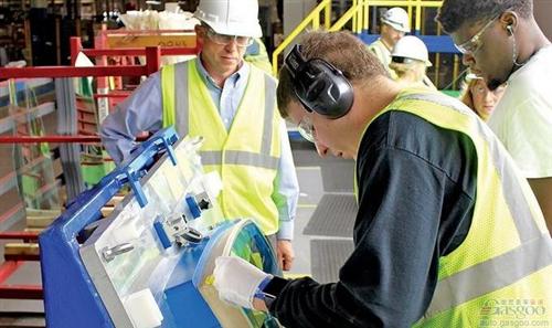 福耀玻璃所购通用工厂投产 年产能供应400万辆车