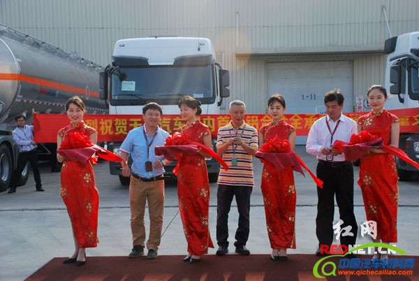 日前，国内首批全承载设计无大梁铝合金油罐车交车仪式在晟通集团长沙产业园隆重举行。