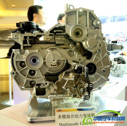吉凯恩技术人员向奇瑞汽车段志辉总介绍多模混合动力变速器