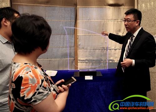 汽车照明新趋势：氛围灯融入车厢内部营造舒适空间