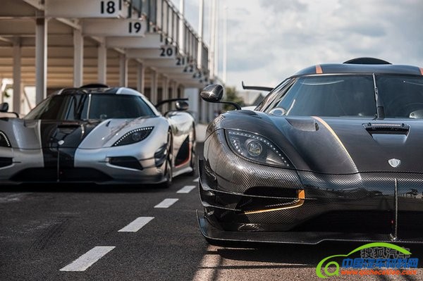 科尼赛克 One：1 壁纸 官方 图片