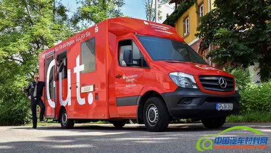 奔驰凌特变身移动银行 车身为防弹材质