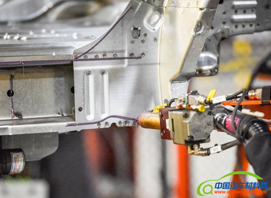 如何汽车更省油？粘合剂和电池成为新希望