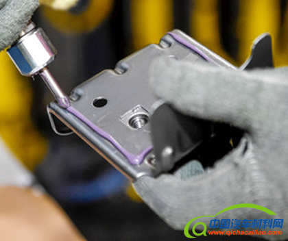 如何汽车更省油？粘合剂和电池成为新希望