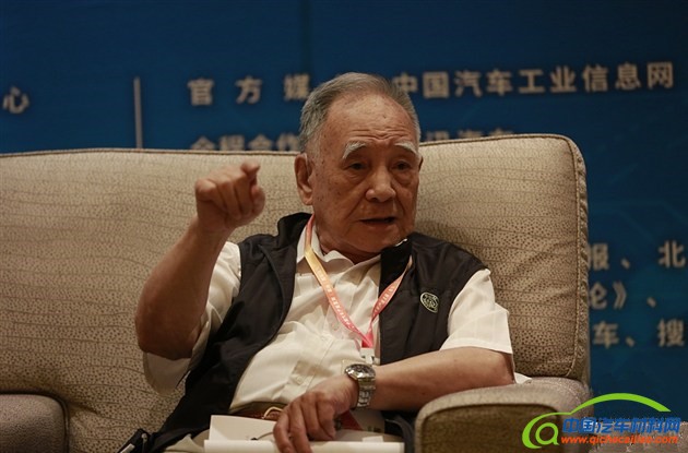 何光远:电动车发展要适度 甲醇车大有前途