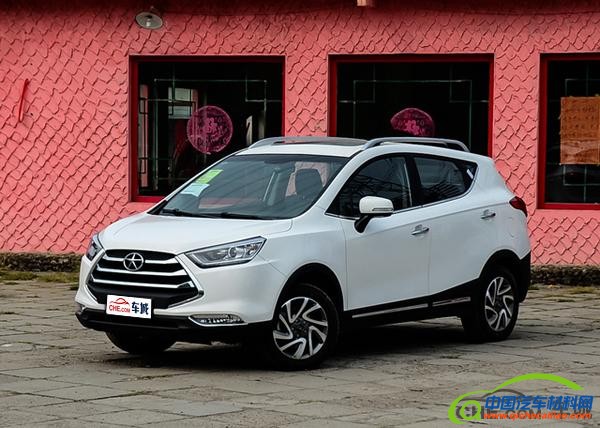 瑞风S3 黑色塑料材质给车添加了不少的野性色彩