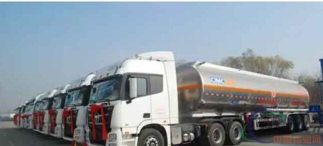 中集通华又一批铝合金液罐车交付