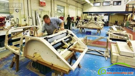 ，汽车车身材料,全铝合金车身，碳纤维材料