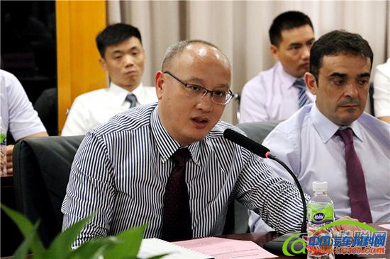 嘉宝莉工业漆事业部总经理徐理德作分析报告