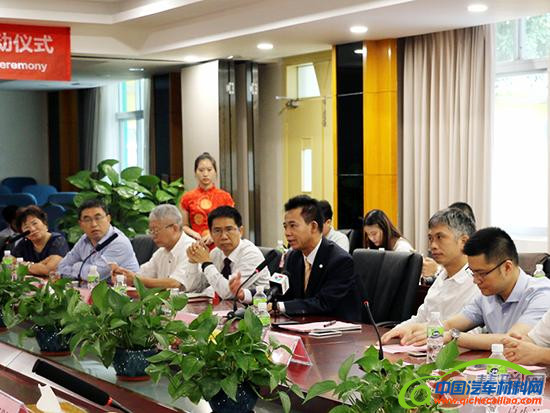 江门市商务局局长赵瑞思作答记者问题