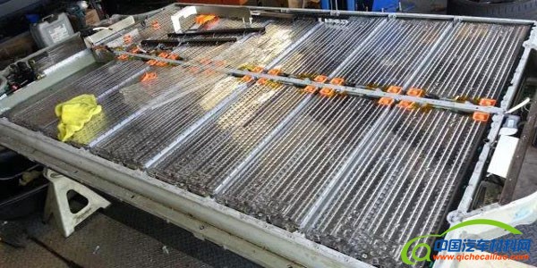 揭秘：特斯拉 Model 3 电池组是如何做到轻量化的？