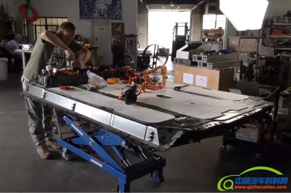 揭秘：特斯拉 Model 3 电池组是如何做到轻量化的？