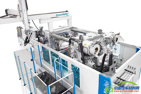 这台锁模力16000kN的MX 1600注塑机说明了轻量化的结构和高端表面是两大发展趋势