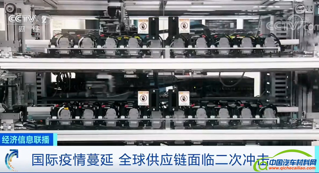 在半导体行业，日韩是主要的存储芯片和半导体材料出口国，韩国三星和SK海力士作为全球前两大内存生产企业，占据全球73%的市场份额。安永分析称，如果日韩疫情加剧，可能导致珠三角电子产业面临存储芯片告急局面，全面推动原材料涨价。