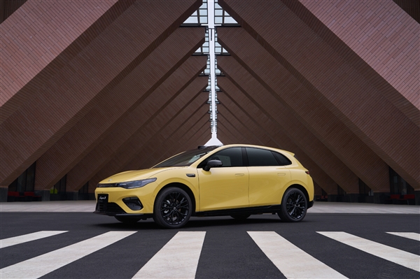 新势力纯电&ldquo;高尔夫&rdquo; 零跑Lafa5内饰官图发布：战斗感极强